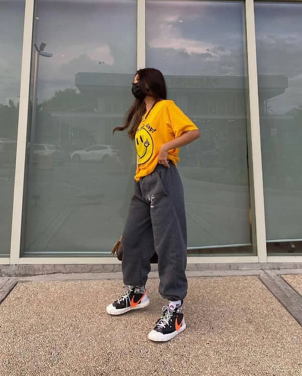 Baggy Joggers + Oversized Shirt + Nike Sneakers