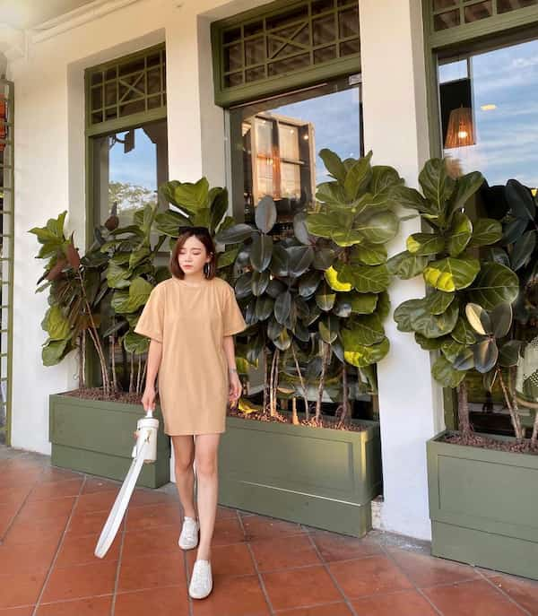 Brown T-shirt Dress + White Shoe + White Bag