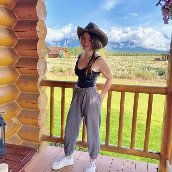 Joggers + Crop Top + Hat + White Sneakers