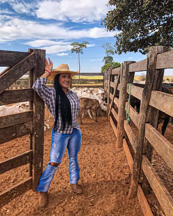 Long Sleeve Shirt + Ripped Jean + Hat + Boots