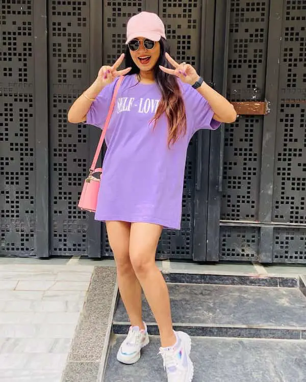 Purple Mini Tee + Sneakers + Face cap + Sunglasses