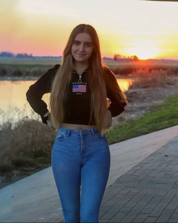 Sweater Crop Top + High Waisted Jean