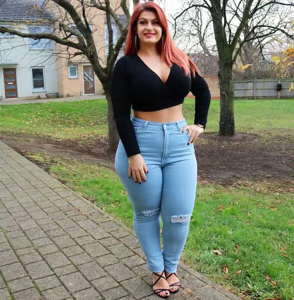 Black Long Sleeve Crop Top with High Waist Ripped Light Blue Jeans and Heel Sandals