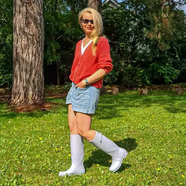 Red Cardigan + White Inner + Denim Shorts + Hunter Boots + Sunglasses 