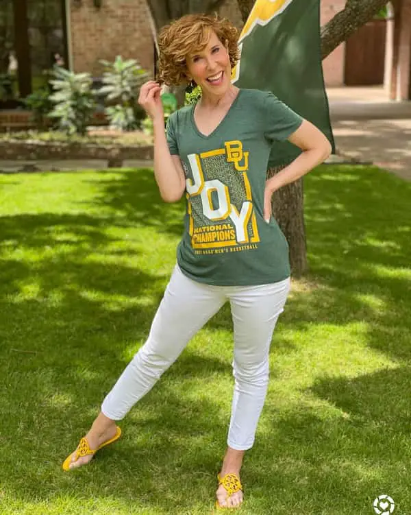 T-Shirt + White Pants +Yellow Slippers