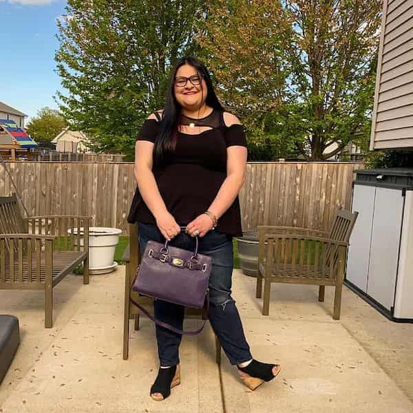 Black Top + Jeans + Wedge + Handbag