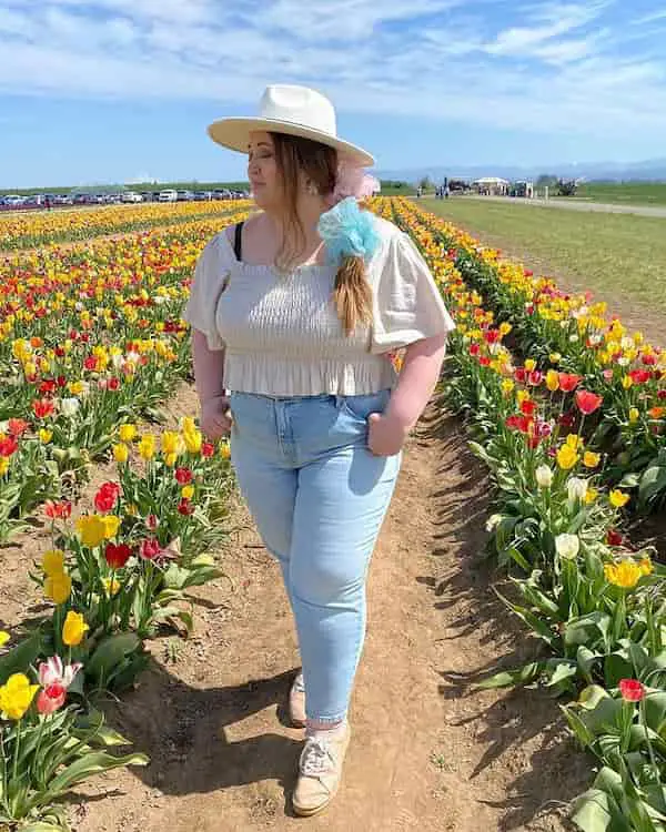 Mum’s Blouse + High Waist Blue Jeans + Hat + Sneakers