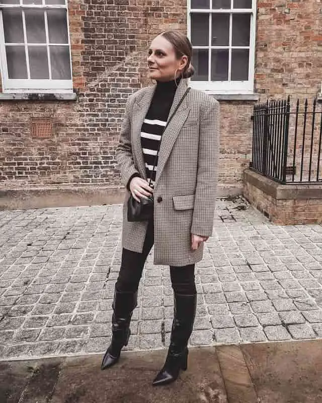 Sweat Black Top  with White Strand + Black Jeans + Boots + Hand Bag