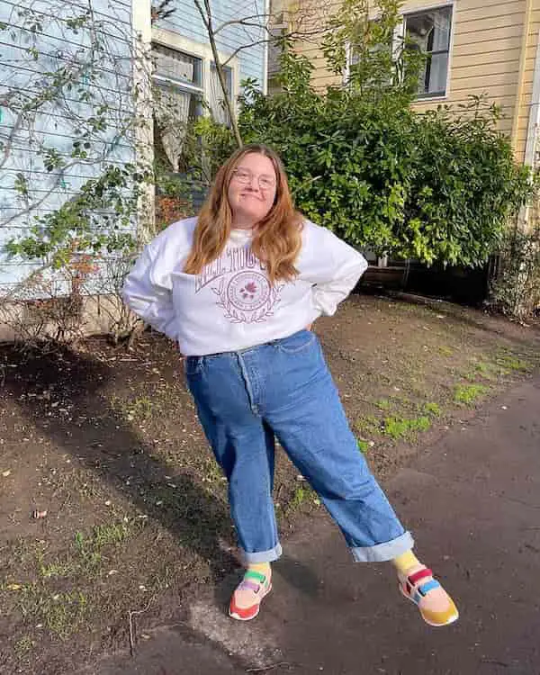 Sweat Shirt + Mums Jeans + Sneakers