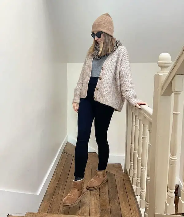 Tee Par + Winter Jacket + High Waist Leggings + Ugg Boots + Bonnet