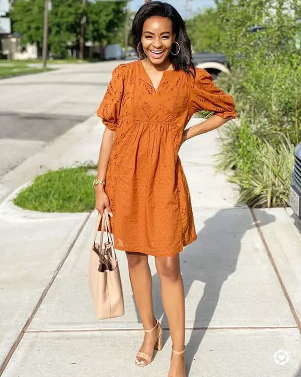 Cotton Knee-Length Tan Dress with Pockets + Heels + Maxi Handbag