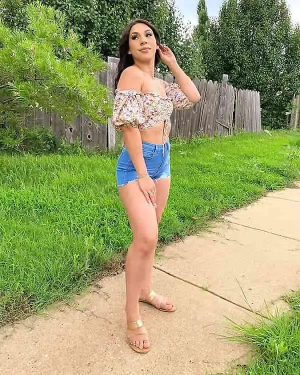 Handless Crop Top with Denim Shorts + Slippers