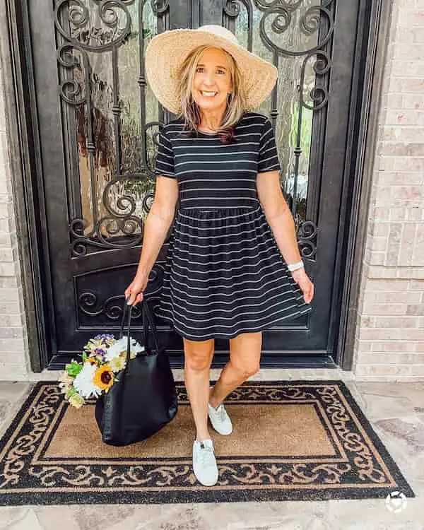 Line Striped Shirt Dress + Sneakers + Hat + Maxi Handbag