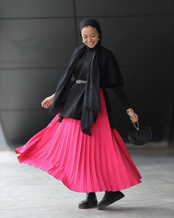 Thick Pink Maxi Skirt with Black Pullover + Black Boots + Black Head tie