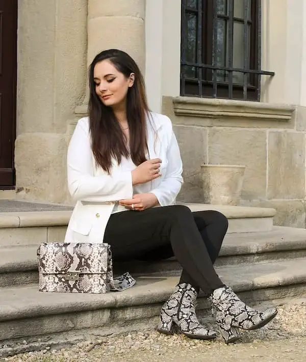 Black Leggings with White Inner Shirt + White Blazer + Boots + Handbag